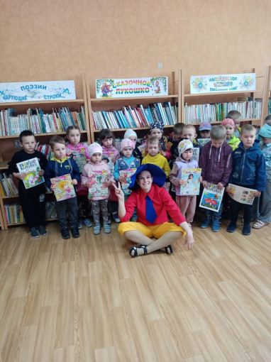 «Нам, Незнайка, почитай-ка!» -экскурсия в Шарлыкской библиотеке «Нам, Незнайка, почитай-ка!» -экскурсия в Шарлыкской библиотеке.